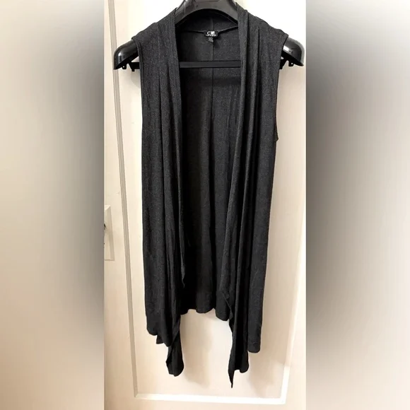 CABLE & GAUGE DARK GREY THIN KNIT VEST - Picture 3 of 16